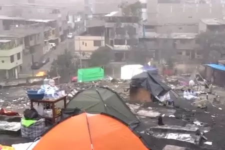 Damnificados de incendio en Pamplona duermen sobre las cenizas de sus viviendas.