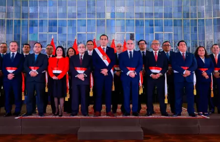 Jos Jer defiende a ministros de su gabinete.