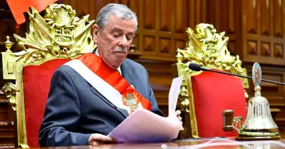 Fernando Rospigliosi se queda en Mesa Directiva.