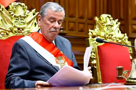 Fernando Rospigliosi se queda en Mesa Directiva.
