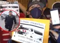 VES: Polica mostr SU ARMA para ahuyentar a conductores en protesta por muerte de chofer de combi