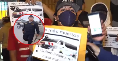 VES: Policía mostró SU ARMA para ahuyentar a conductores en protesta