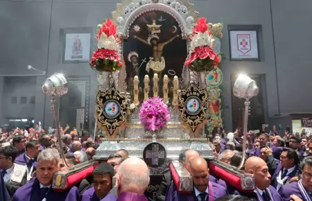 Segundo recorrido del Seor de los Milagros.