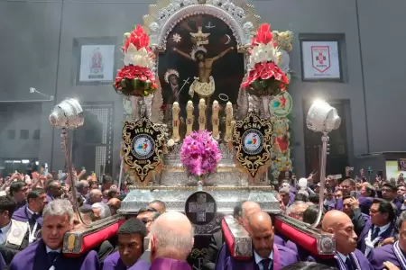 Segundo recorrido del Seor de los Milagros.
