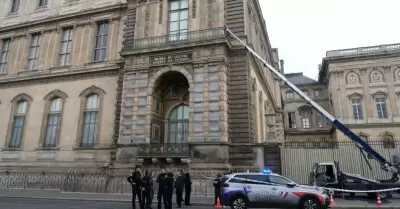 Asalto en el Museo del Louvre.