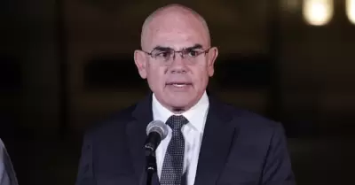 Ernesto Álvarez solicita asistir al Congreso el 22 de octubre.