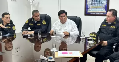 Ministro del Interior, Vicente Tiburcio, durante reunión en la Dirincri.