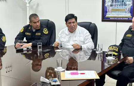 Ministro del Interior, Vicente Tiburcio, durante reunin en la Dirincri.