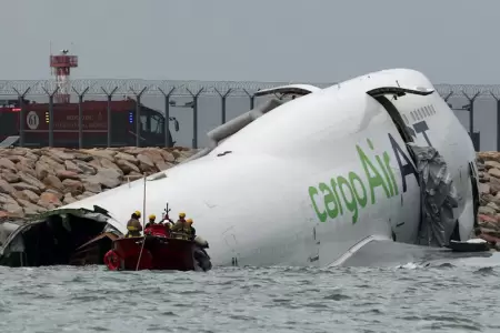 Avin de carga de Emirates se sale de pista y cae al mar en Hong Kong: Dos muert