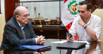 José Jerí saluda al nuevo presidente de Bolivia, Rodrigo Paz.