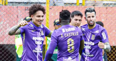 Jugadores de Alianza Lima celebrando el gol de Paolo Guerrero.