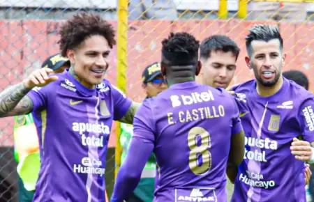 Jugadores de Alianza Lima celebrando el gol de Paolo Guerrero.