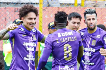 Jugadores de Alianza Lima celebrando el gol de Paolo Guerrero.