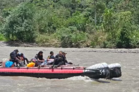 Agentes PNP salvan a dos personas de delincuentes en Puno.