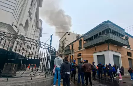 Incendio en Jr. Junín cerca al Congreso.