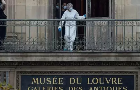 Detienen a sospechoso de robo en Museo Louvre