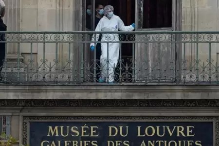 Detienen a sospechoso de robo en Museo Louvre