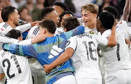 Real Madrid venció 2-1 a Barcelona en un nuevo derbi español.