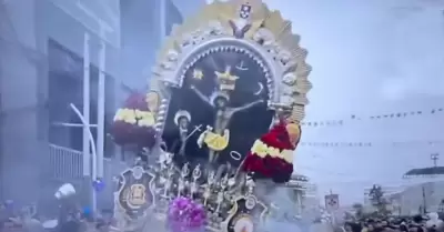 Anda del Señor de los Milagros estuvo cerca de caer en el Callao.
