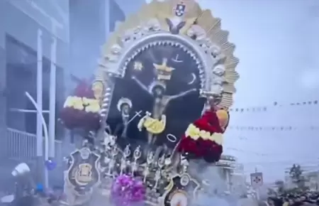 Anda del Señor de los Milagros estuvo cerca de caer en el Callao.
