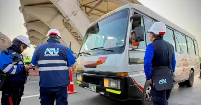 ATU envía más de 170 vehículos informales al depósito