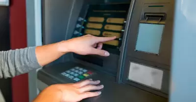 Medidas de seguridad en cajero automático.