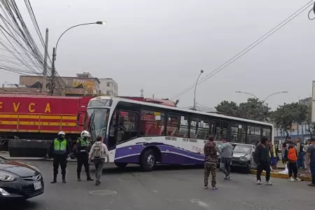 Tren choca con busca y carro pequeos