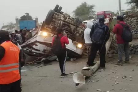 Bus volcado en Ica.