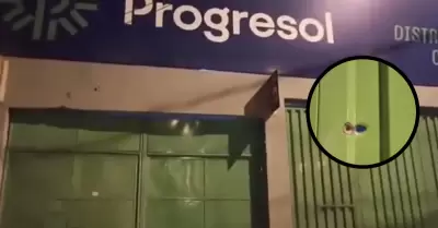 PUENTE PIEDRA: SUJETOS EN MOTO BALEAN FERRETERA EN PRESUNTO CASO DE EXTORSIN -