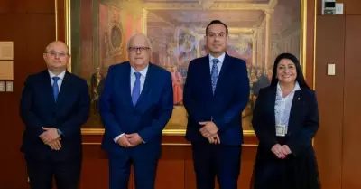 Presidente Jos Jer junto a Jos Velarde del BCR.