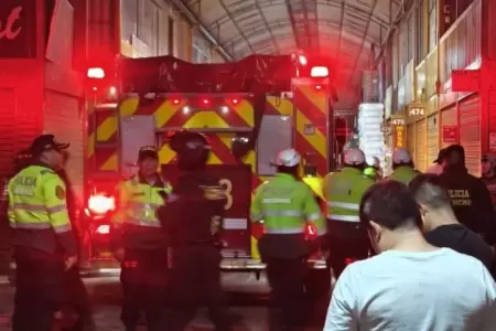 Comas: Bomberos controlan incendio en el mercado Unicachi tras rpida intervenci
