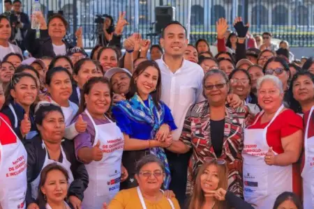 Jos Jer junto a la red de comedores populares y ollas comunes.