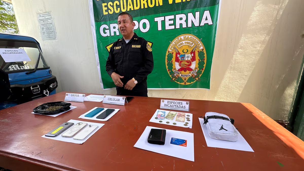 Objetos de los presuntos extorsionadores.