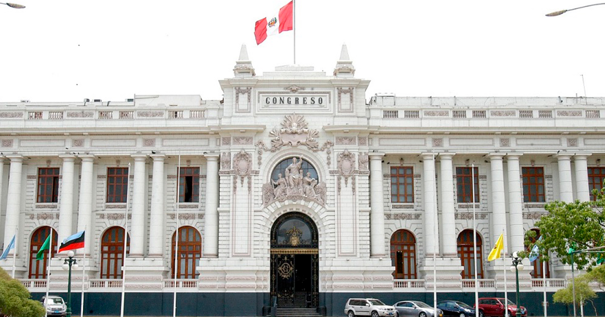Oficial mayor del Congreso rechaza responsabilidad en caso de cámara usada en mitin de FP: "Estaba de vacaciones"