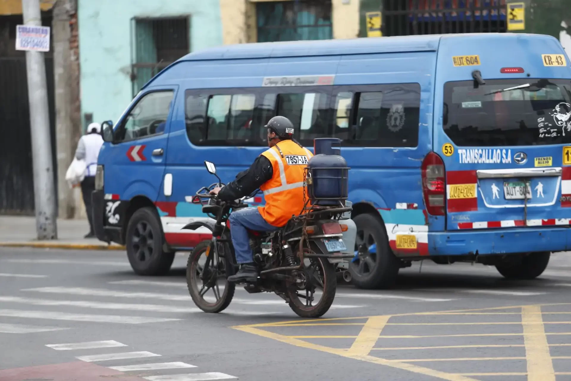 PNP adviertte que solo una persona podra viajar en motocicleta.