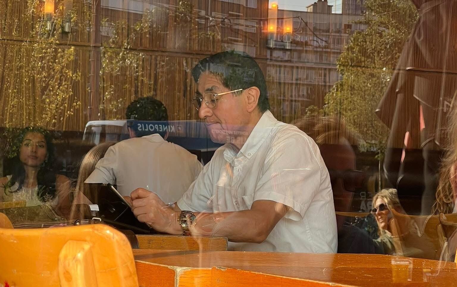 Csar Hinostroza captado en Blgica.