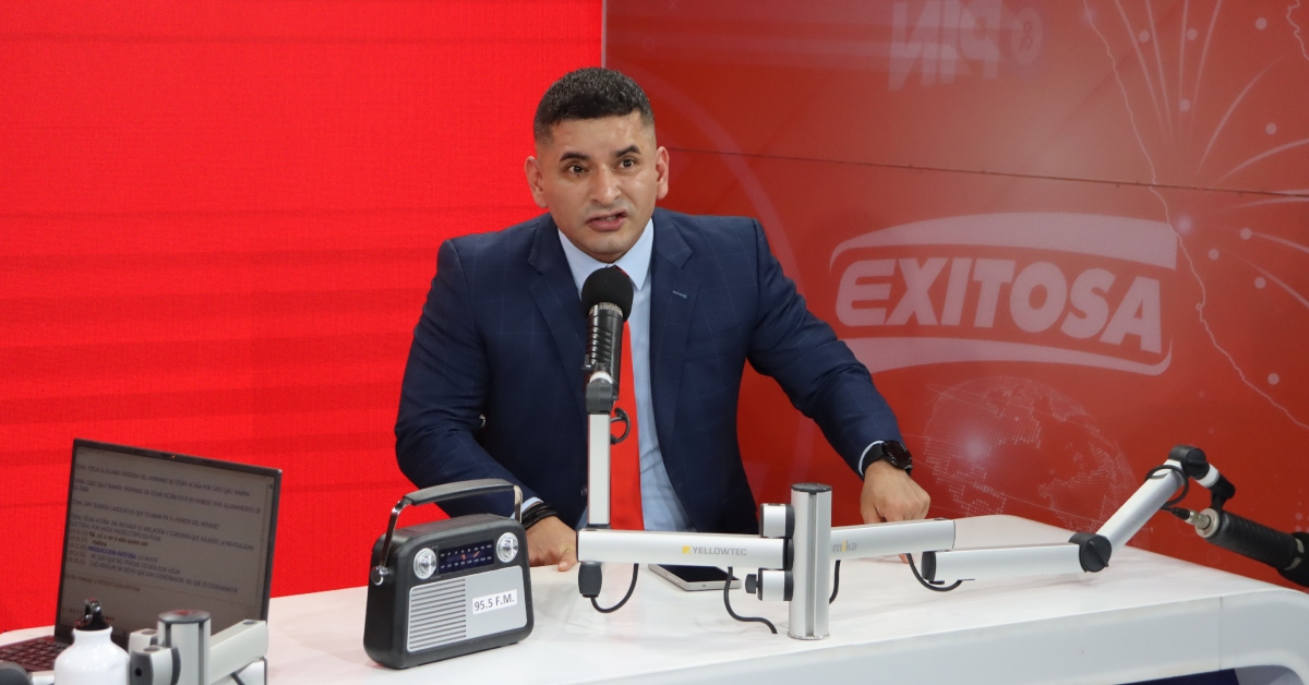 Elio Riera durante su presentación en el programa 'Opinamos e Informamos.