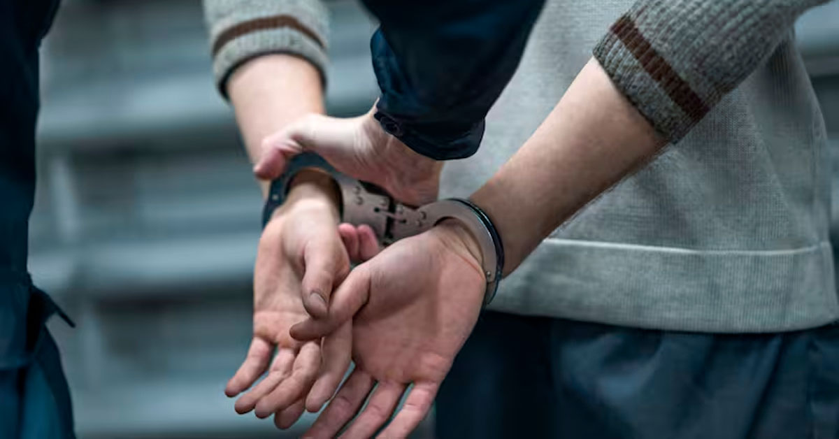 Profesor deberá devolver 10 años de su SUELDO por este impensado motivo: Infringió la ley