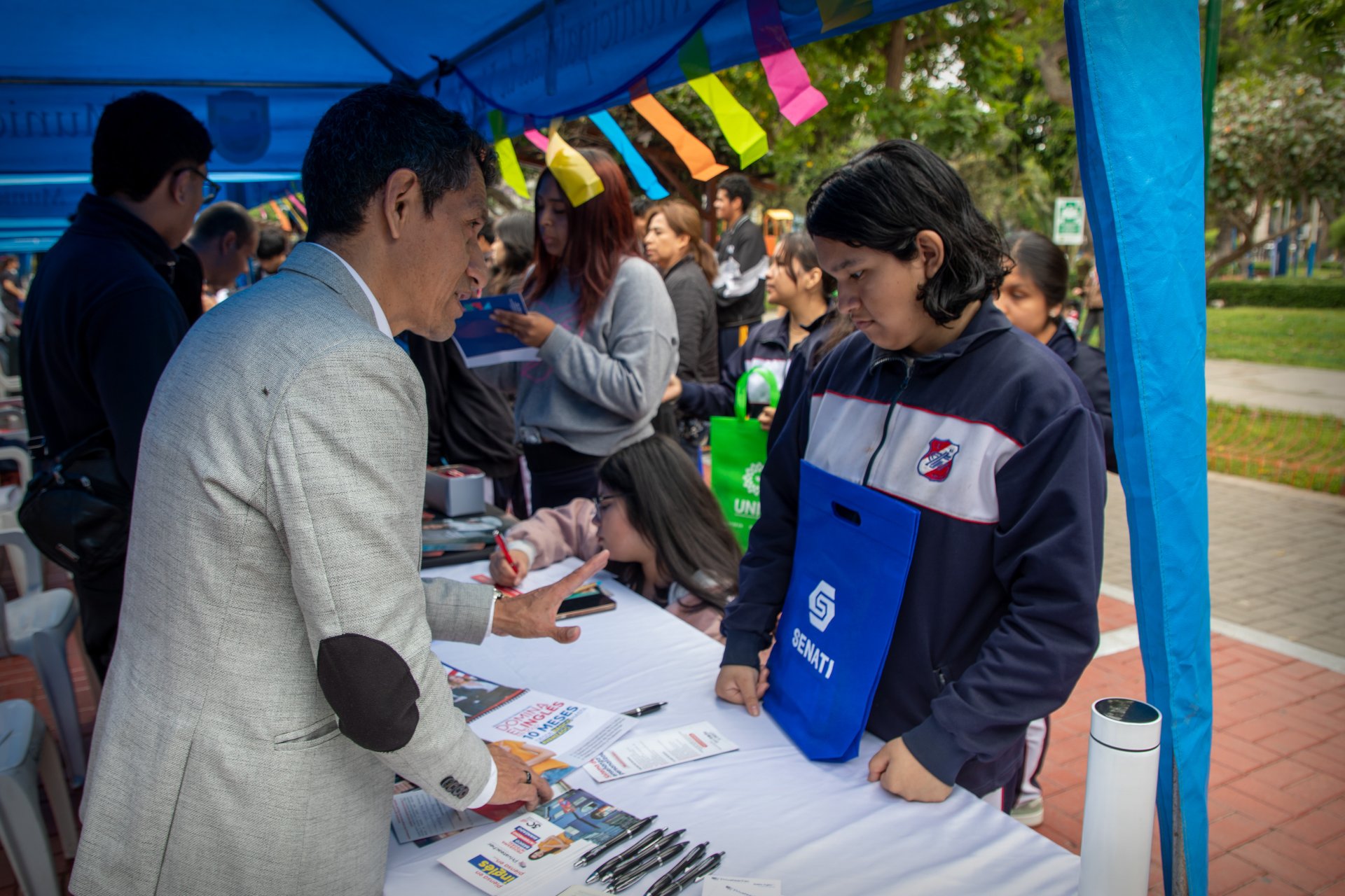 Feria vocacional y laboral "Jvenes en Accin" .