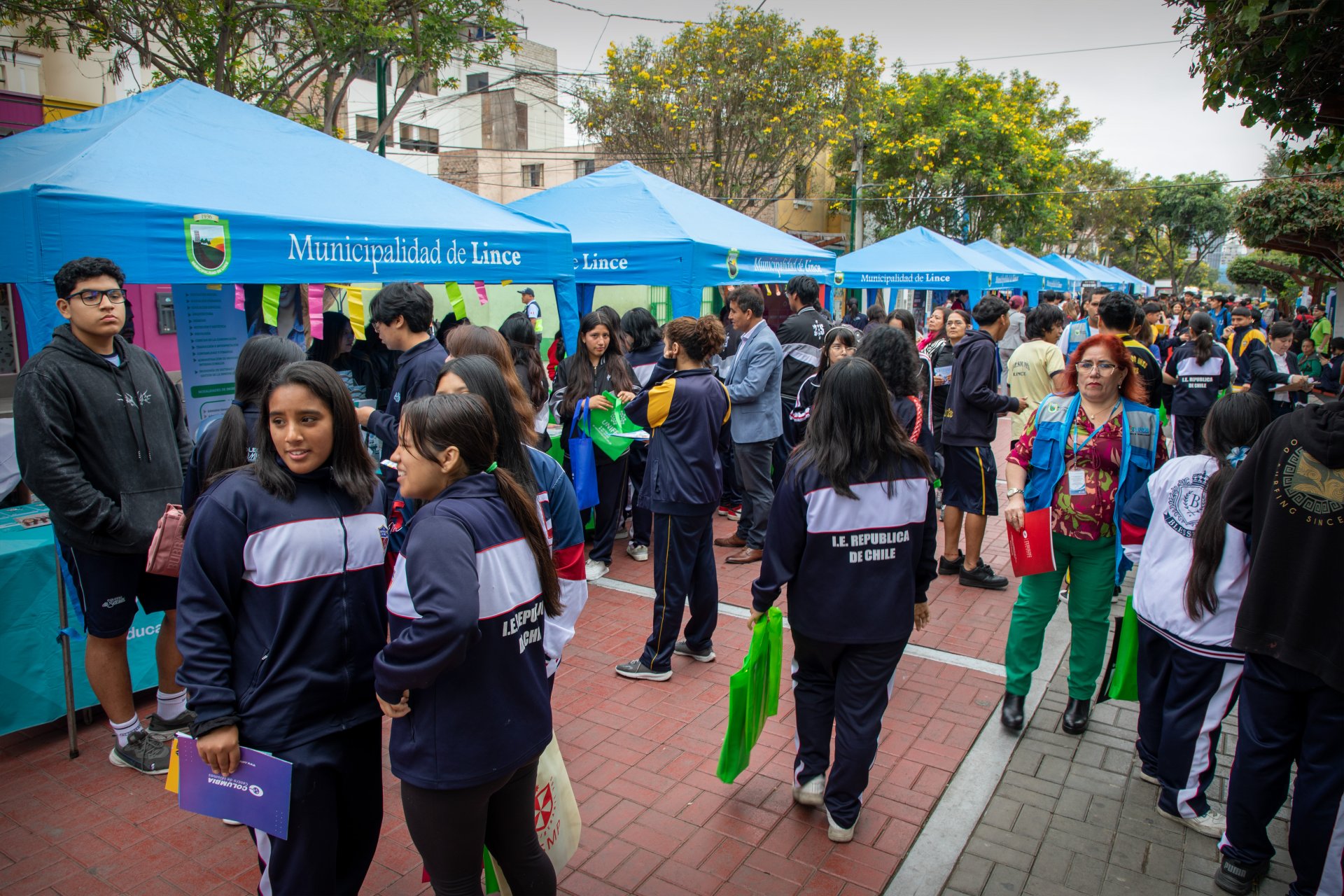 Feria vocacional y laboral "Jvenes en Accin" .