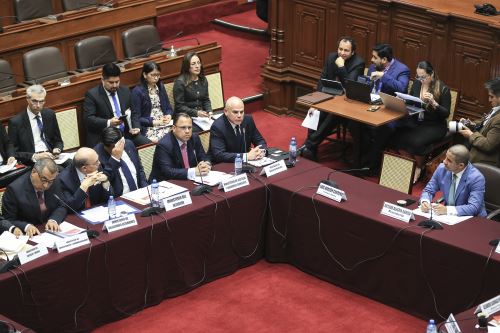 Gobierno sustenta pedido de facultades legislativas ante el Congreso.