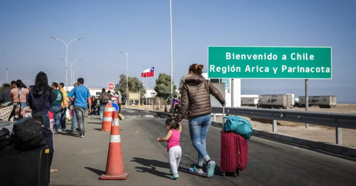 Defensora peruana lleg a frontera Per con Chile y exigi a Cancillera brindar soluciones.