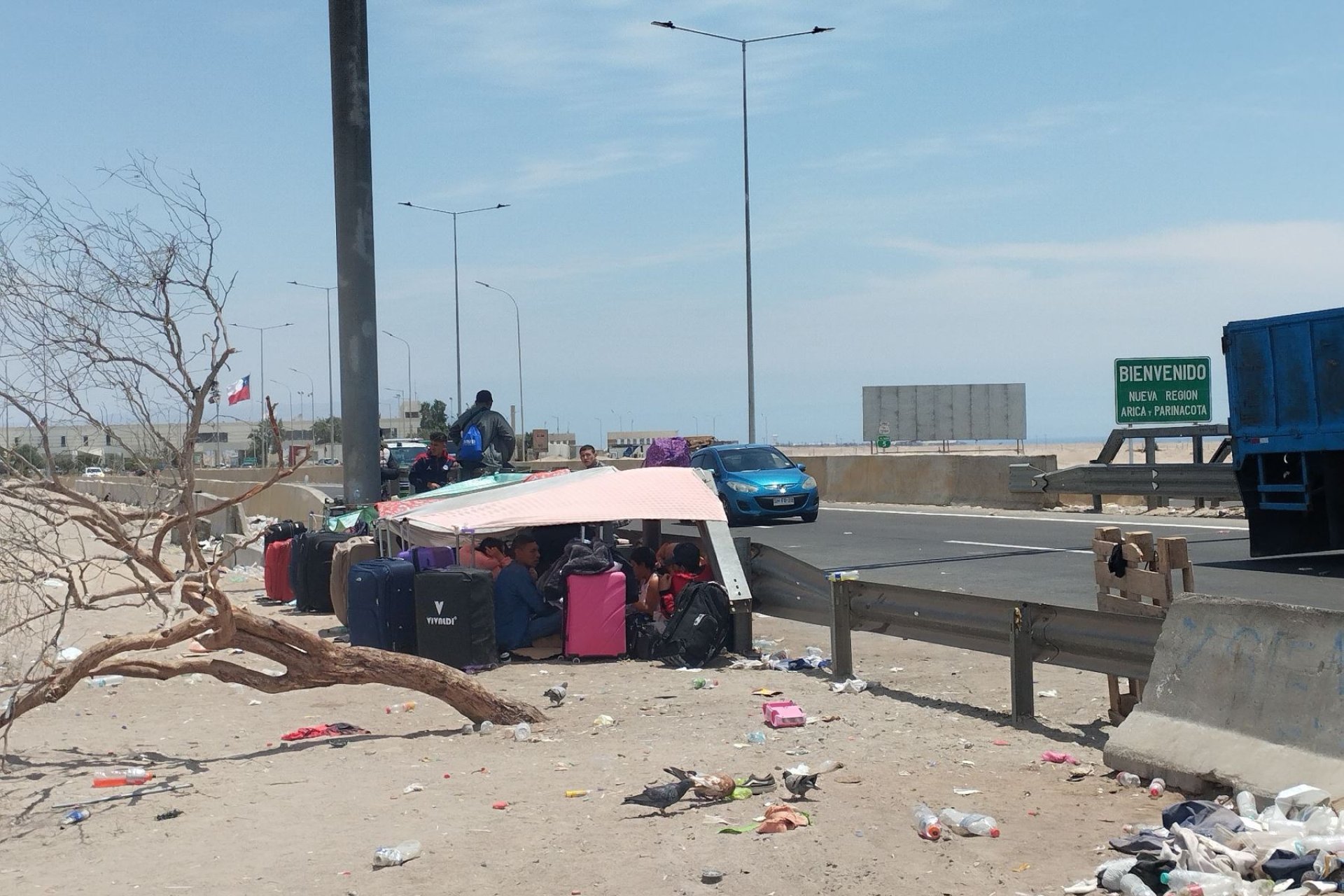 Migrantes irregulares acampan en la frontera con Tacna.
