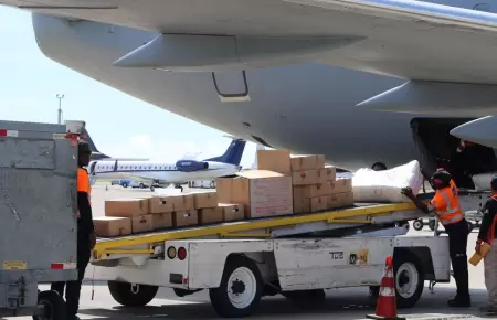 Avin presidencial lleg a Jamaica para repatriar a peruanos varados.