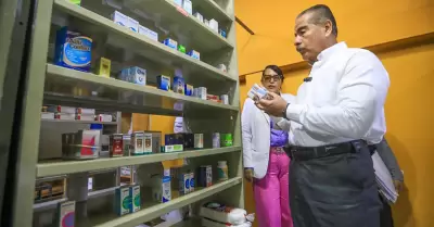 Publican relacin de servicios y productos prohibidos de venderse en farmacias y