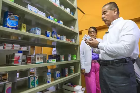 Publican relacin de servicios y productos prohibidos de venderse en farmacias y