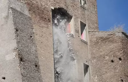 Torre medieval se derrumba parcialmente en pleno corazn de Roma.