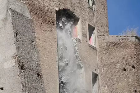Torre medieval se derrumba parcialmente en pleno corazn de Roma.