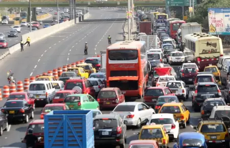 Un persona pierde 542 horas en el trfico