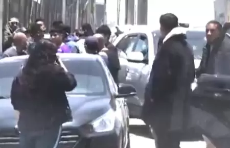 Hinchas de Alianza visitaron entrenamiento del primer equipo.